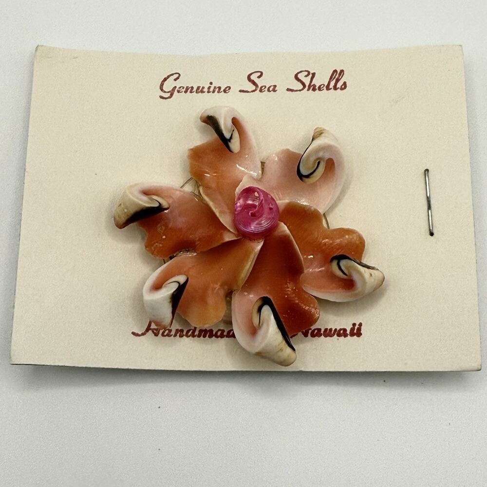 Vintage Handmade Hawaiian Shell Pin on Original Card